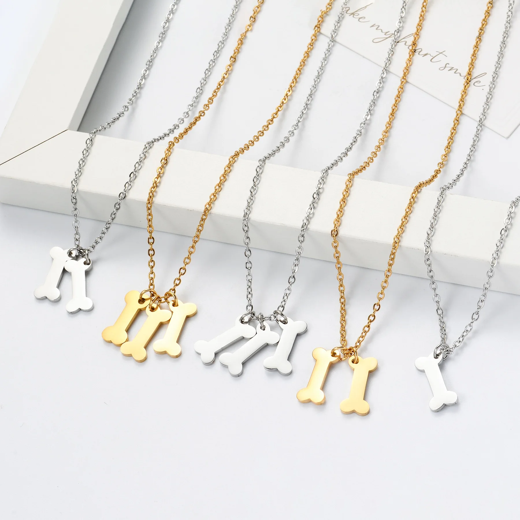 تذكار جنازة الحيوانات الأليفة - قلادة على شكل عظمة بتصميم إبداعي، للجنسين، قلادة تذكارية مجوهرات جنائزية. اسم عيد ميلاد الحيوانات الأليفة DIY.