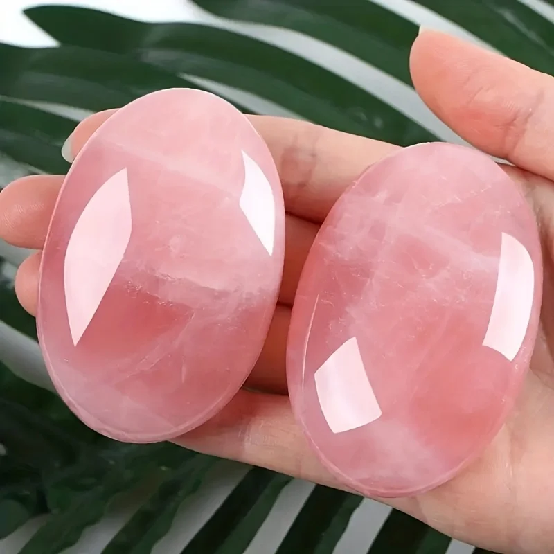 Una pieza de cristal de cuarzo rosa natural, piedra de palma ovalada, piedra de prensa de bolsillo de cristal rosa, decoración de habitación de cristal pulido.
