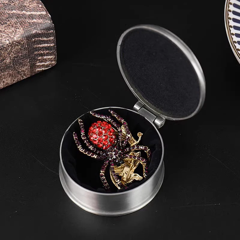 صغيرة الحجم الرجعية صندوق مجوهرات معدني خمر زهرة منحوتة ديكور المنزل حلية حالة حلقة سوار قلادة تخزين الخرز المنظم