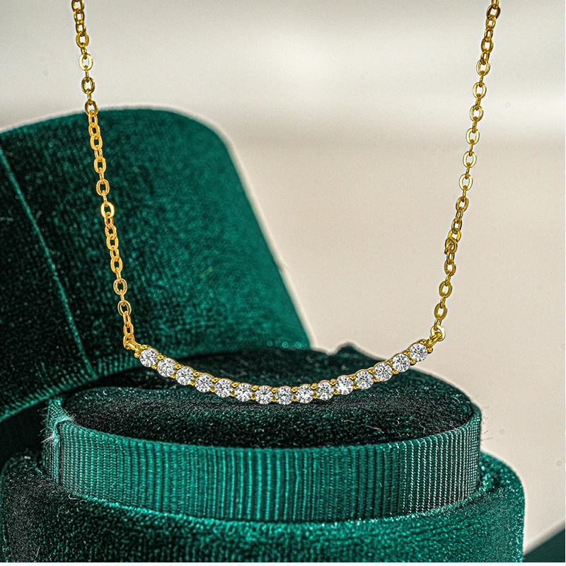 

S925 sterling silver pendant, 1 carat moissanite necklace, women's fashionable smile necklace, light luxury collarbone chain,
