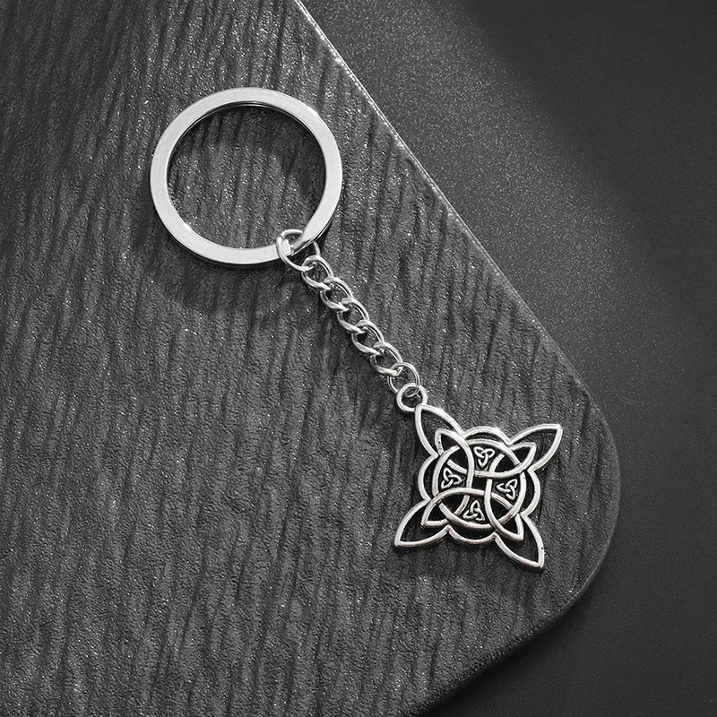 Vintage Witch Knot Keychain Pendant for Men Women Fashion Lucky Irish Amulet Celtic Knot Jewelry Gift