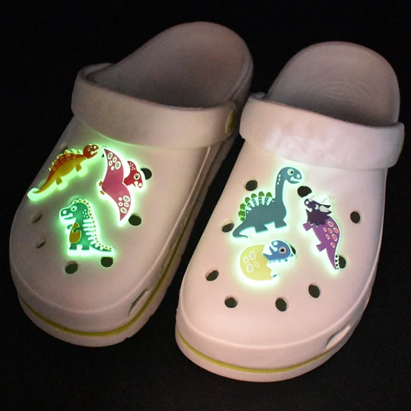 Dijes luminosos de PVC para zapatos, decoración de dinosaurio, alfileres para sandalias, zuecos, regalos de x-mas