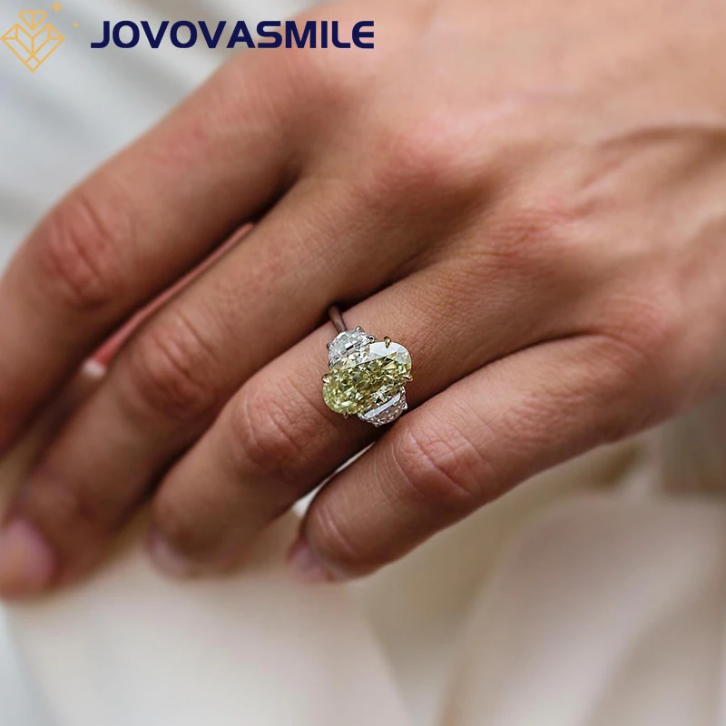 

JOVOVASMILE Moissanite Ring 4.5carat 8x12mm Light Yellow Crushed Ice Hybrid Oval Cut Two-Tone 18k White And Yellow Solitaire