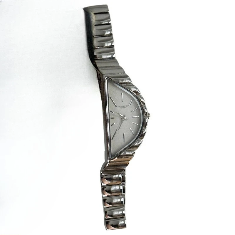 Medieval half-moon disc design student quartz watch women's 2025 new trend light luxury niche high-end temperament women's watch