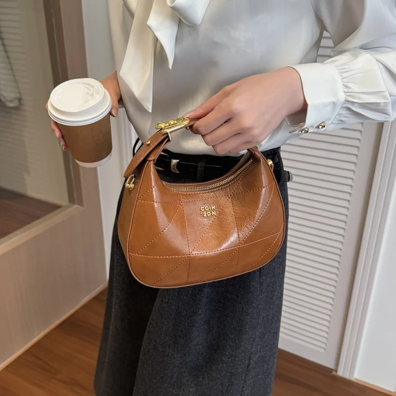 

Новая корейская модная женская сумка 2026 года: простая и элегантная, с ромбовидным узором, однотонная, универсальная, для повседневного использования и поездок на работу