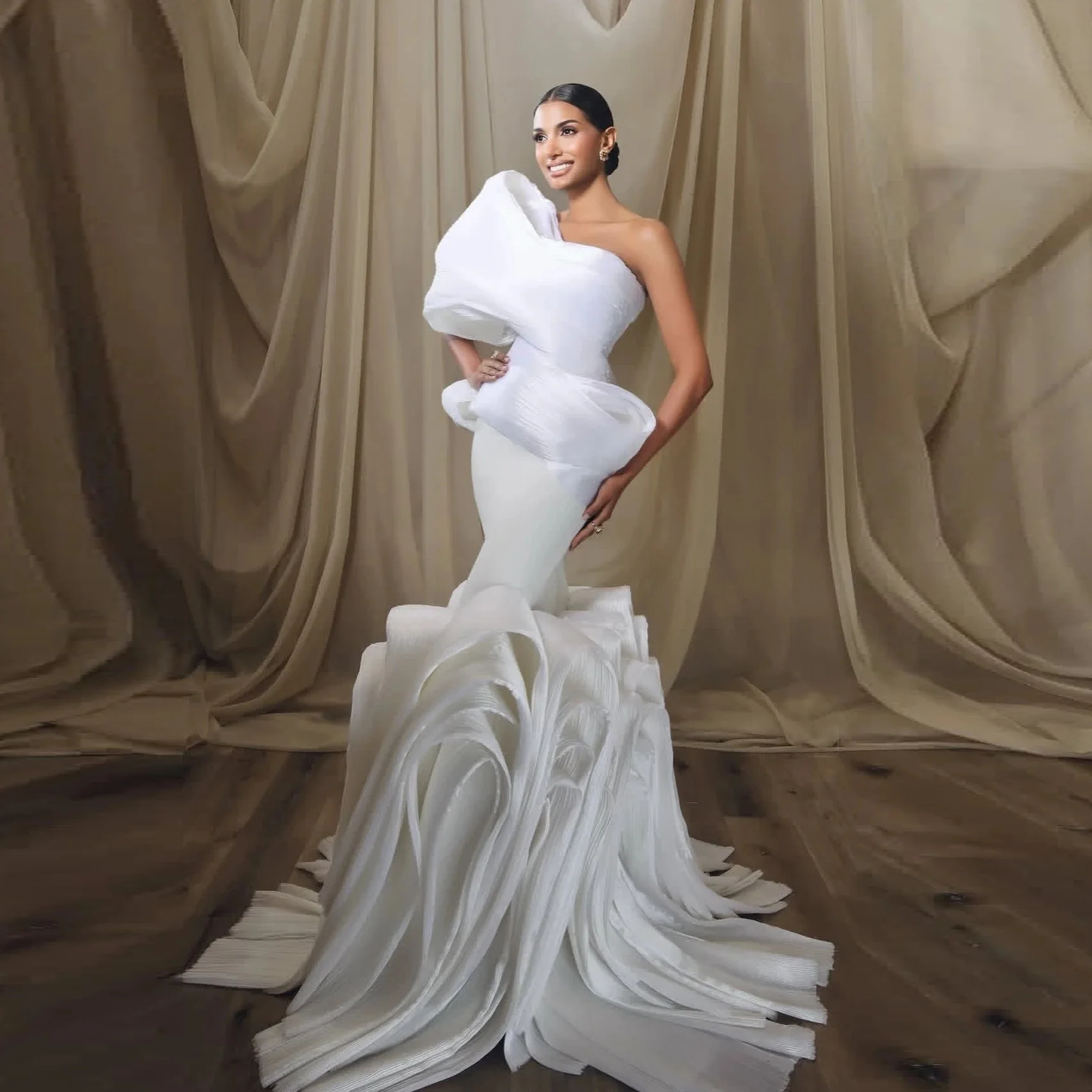 Vestido único para mujer, vestidos de fiesta de Organza florales sin tirantes, vestidos de fiesta blancos de una manga hechos a medida con diseños especiales para boda