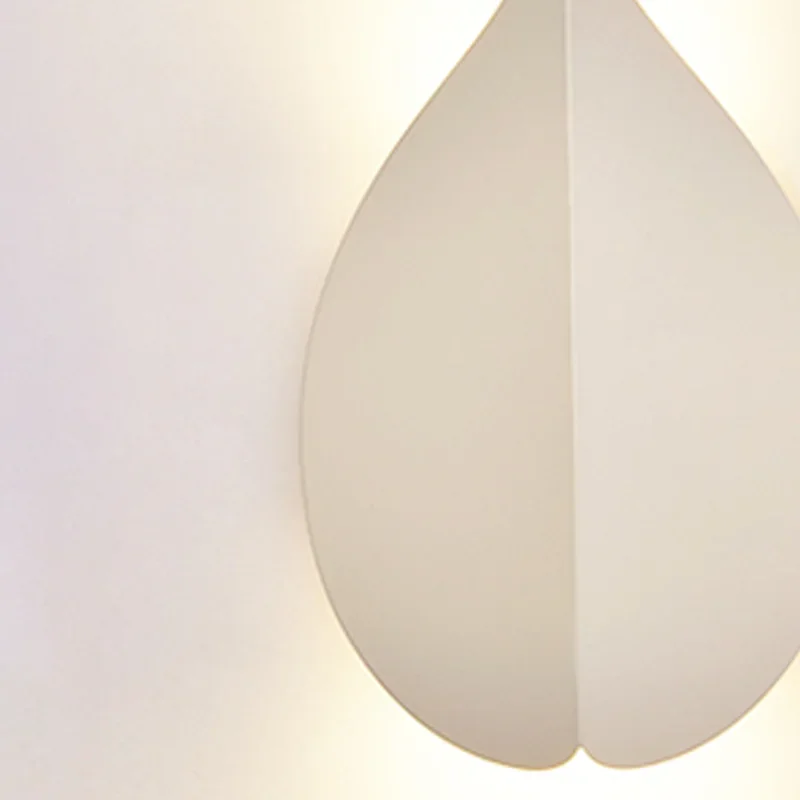 Personalized and Creative Wall Lamp LED Modern and Simple Nordic Leaf Lamp Decoration, Master Bedroom Lamp, Bedside Lamp