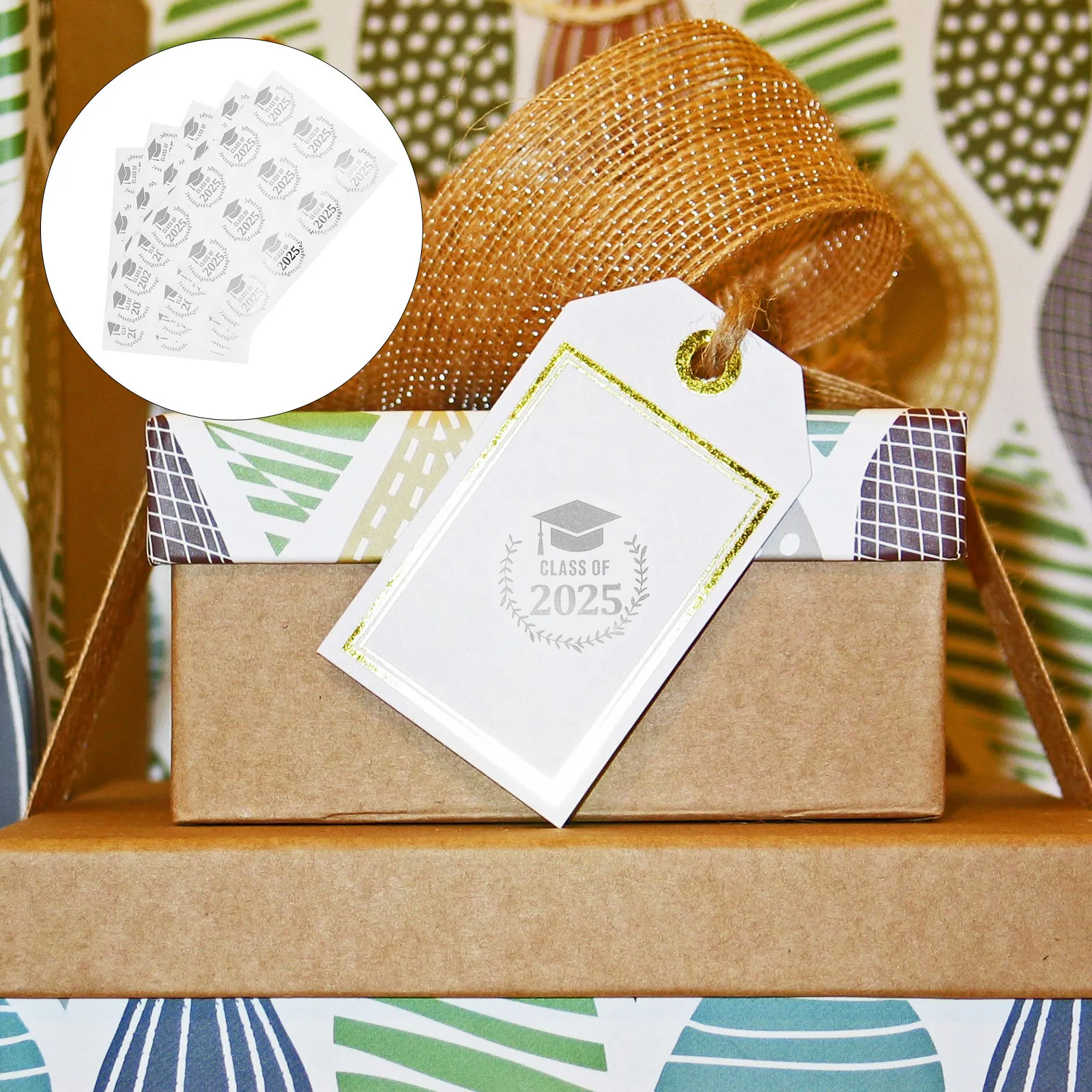 

10 листов золотых фольгированных наклеек для выпускного 2025 года: этикетки для шапочек, приглашений, конвертов, бутылок с водой, украшений для вечеринок