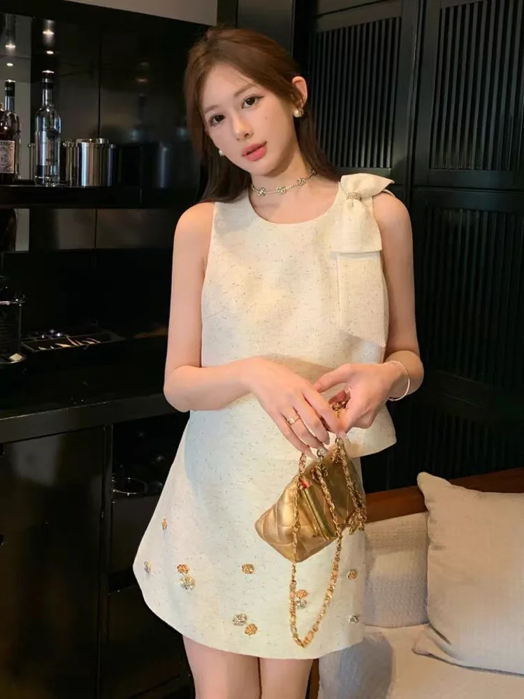 التخسيس الأسود بلا أكمام مجموعة صغيرة المرأة جميلة أنيقة هيبورن نمط الربيع الصيف قطعتين دعوى النمط الفرنسي زهرة الترتر