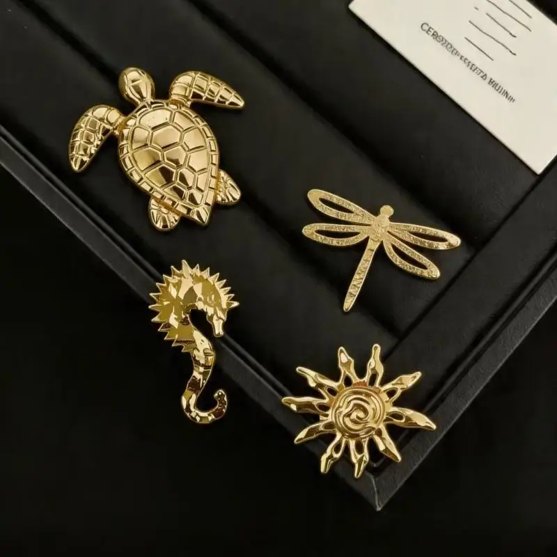 Vintage Style Gold Plated Animal Insect Badge Brooch Pin for Women Men Suit Lapel Accessory