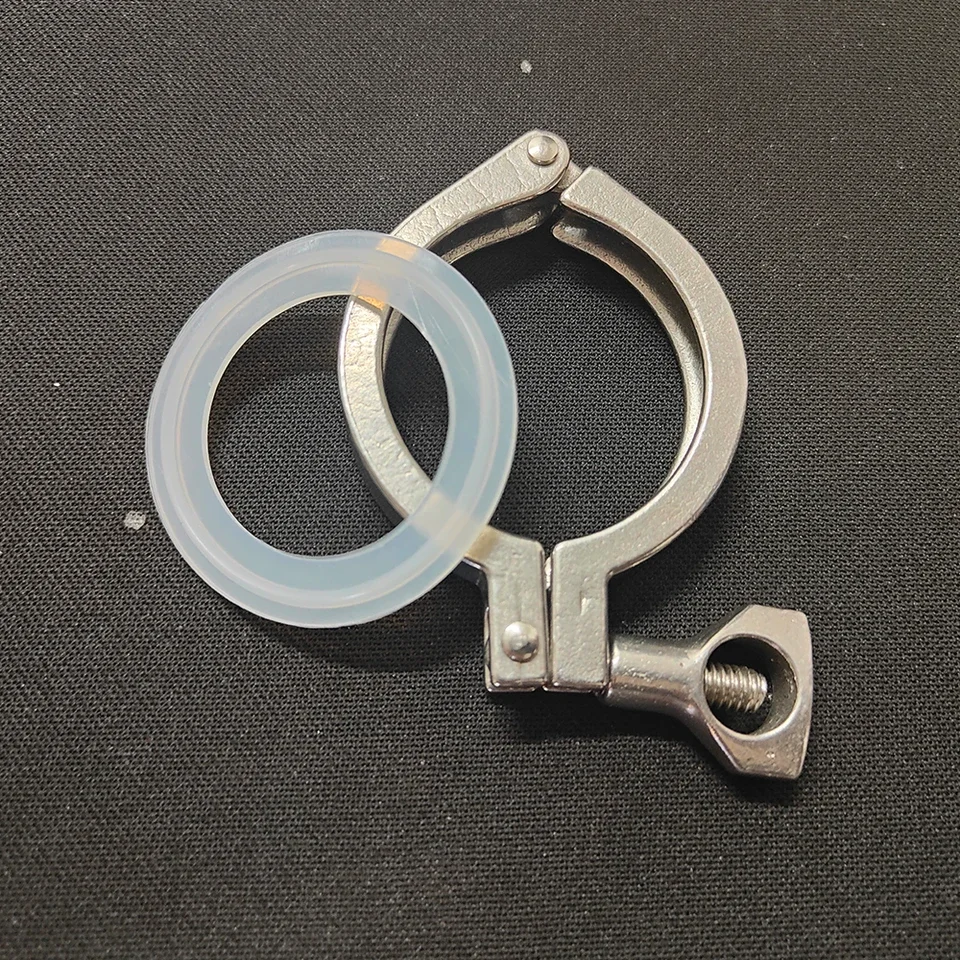Pipe Clamp Set for Sanitary Tubing Systems Compatible with 32 mm ID Hoses Rated Up to 850 kPa Pressure Made from Premium 304 Sta
