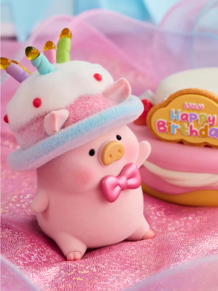 

Коллекционная фигурка Lulu Pig в виде торта на 5-летие, с эффектом флокирования, в слепой коробке, милый настольный декор, подарок с подвесной карточкой для девочек