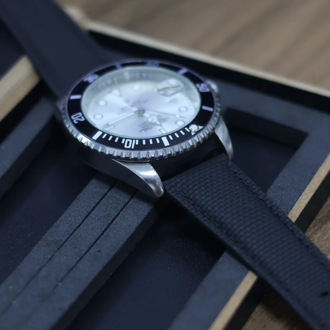 Superior Craftsman Sailcloth Signature Strap delug design For Daytona Cartier Santos Tank Omega Seamaster pristine condition