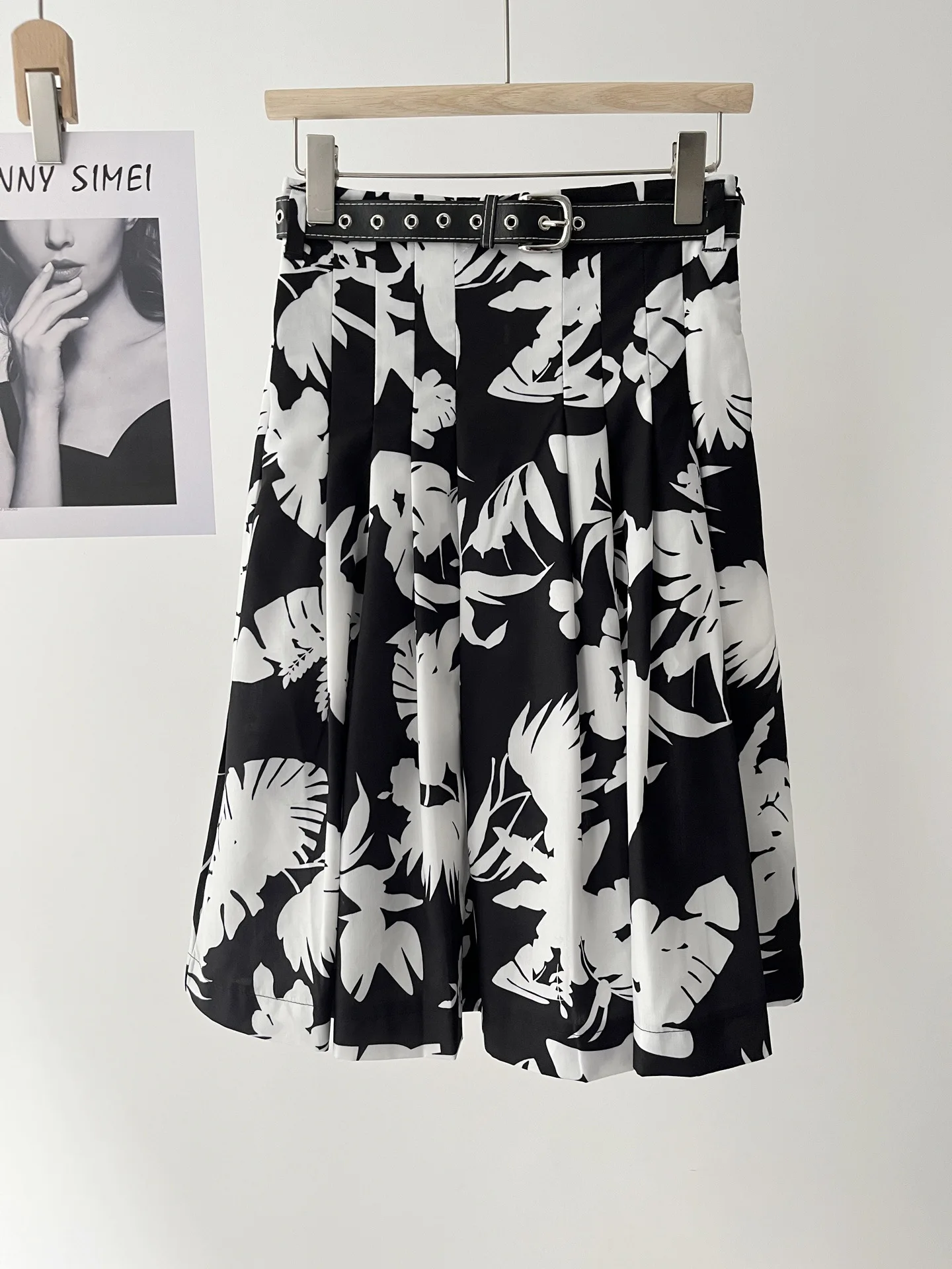 

Floral Printed Women's A-line Midi Skirt Spring and Summer Elegant Simple Pleated Lady Skirts with Belt
