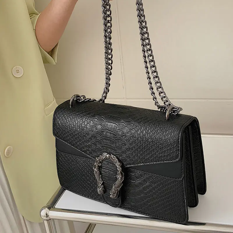 

Сумочка 2025, новая модель, модная роскошная стильная сумка через плечо высокого класса с текстурой цепочки и модная сумка через плечо на цепочке