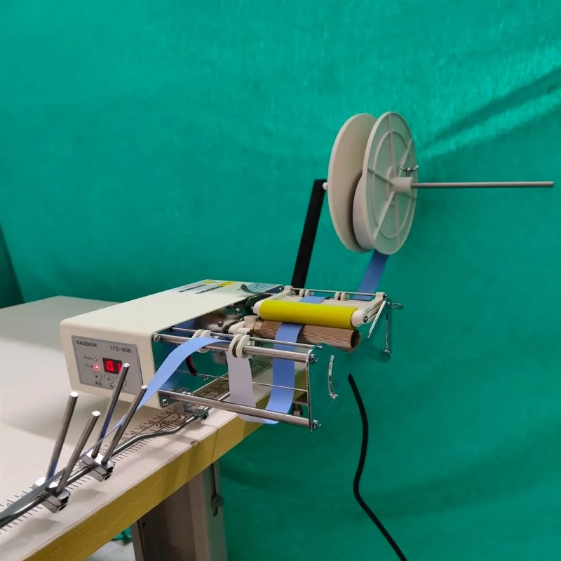 

Машина для расстегивания ремней и лент, специализированная швейная машина для подгибки края, с боковой подачей