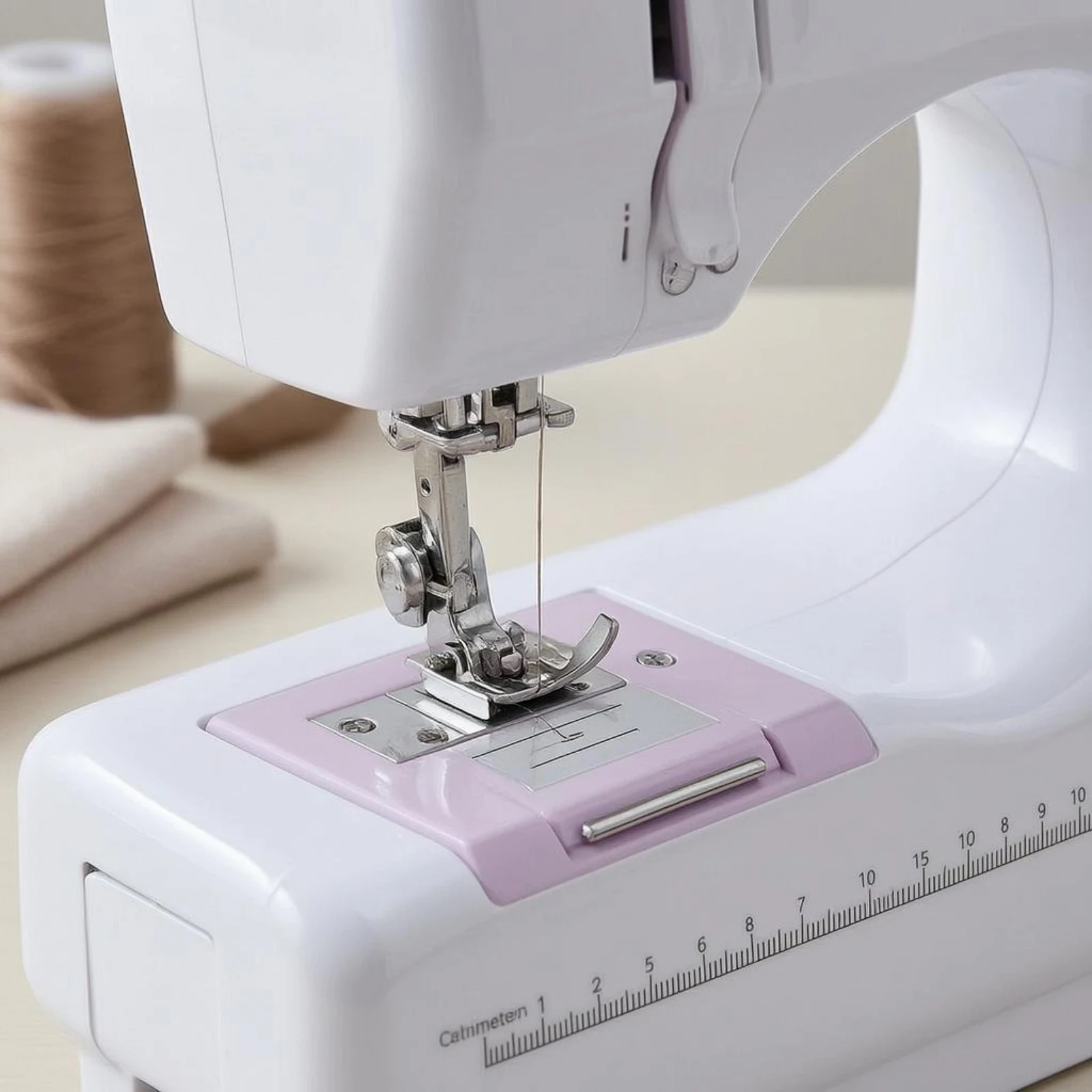 

Mini Electric Sewing Machine 12 Stitch Patterns Portable Sewing Machine Craft Tool Automatic Thread Winding Easy to Use