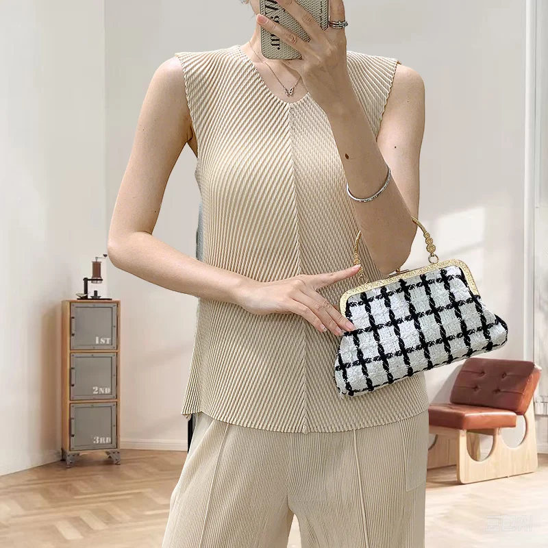 

Miyake Pleated Tanks Wild Solid Pleated Undershirt Commuting Thin Inside Sleeveless T-shirt Female 2025 Summer New Clothing