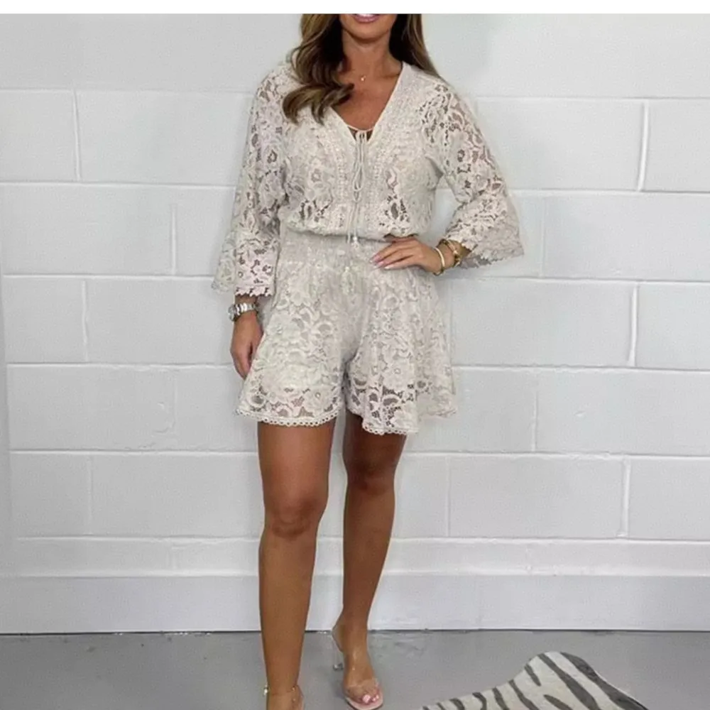 

Модные кружевные шорты с кисточками и v-образным вырезом для женщин, комплект из 2 предметов, летний новый сексуальный полый облегающий элегантный женский офисный костюм с шортами