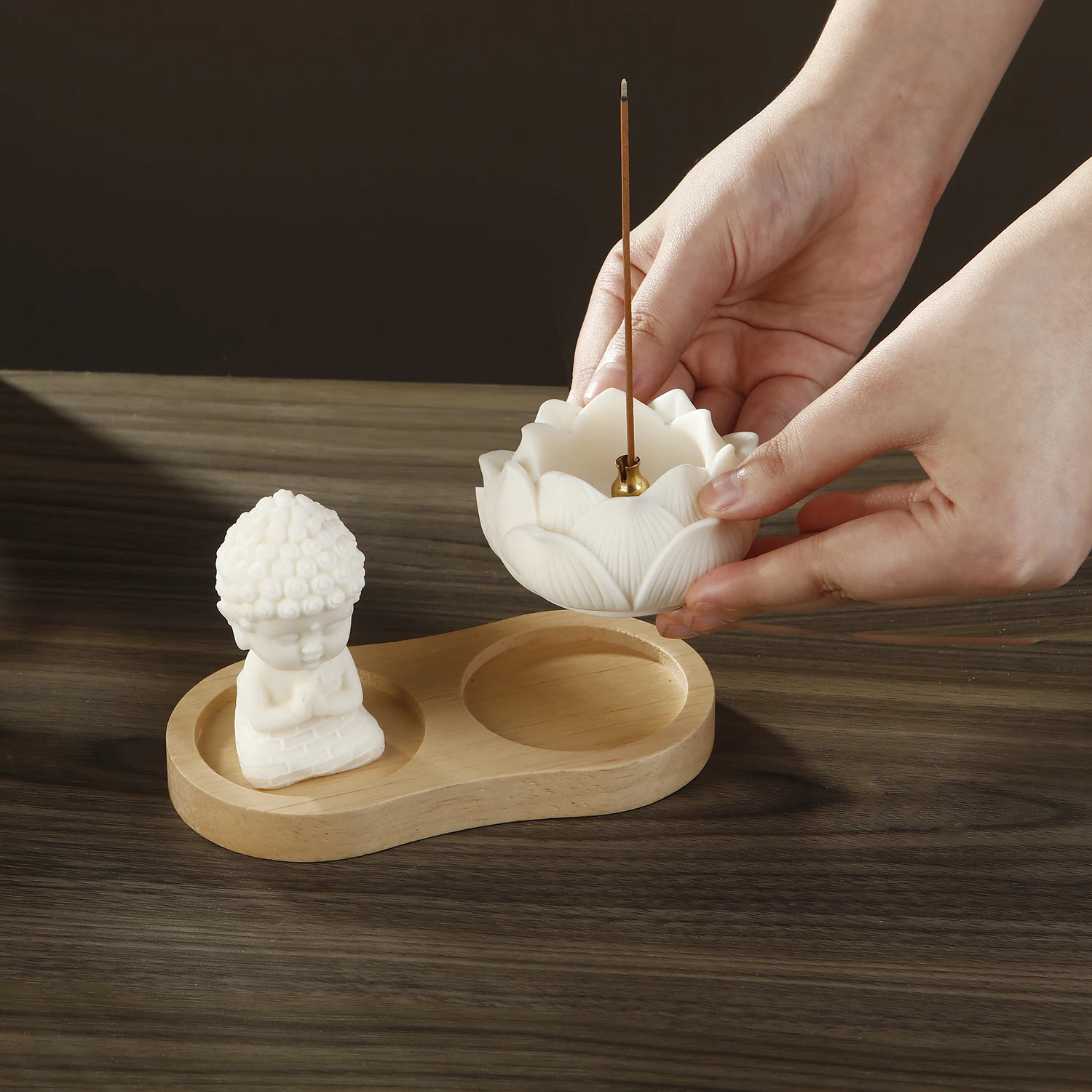 Keramik-Lotus-Räucherstäbchenhalter für Stäbchen, kreativer kleiner Mönch, Räuchergefäß mit Räucherstäbchen aus Holz für Yoga-Meditation – Detail 5