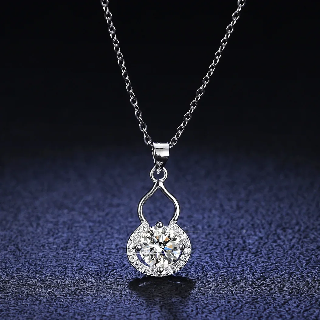 18K gold inlaid diamond necklace, 1 carat D-color moissanite necklace, women's gourd pendant, PT950 platinum collarbone chain
