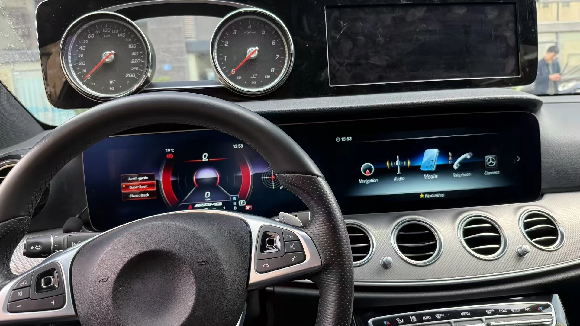 25.6 "CarPlay Auto Android 14 راديو السيارة لبنز E class W213 NTG 5.5 2016-2023 شاشة مزدوجة مشغل ستيريو الوسائط المتعددة GPS رئيس