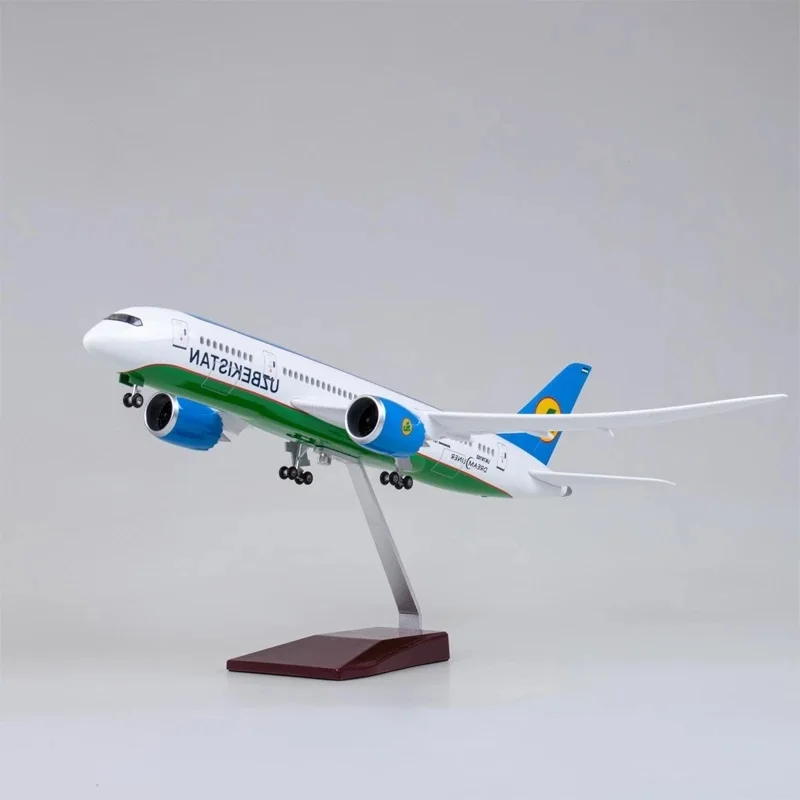 1/130 Scale 43 Cm Jet Resin Aircraft Model B787 Uzbekistan Dreamliner Model With Lights And Wheels Suitable For Gifts And Collec