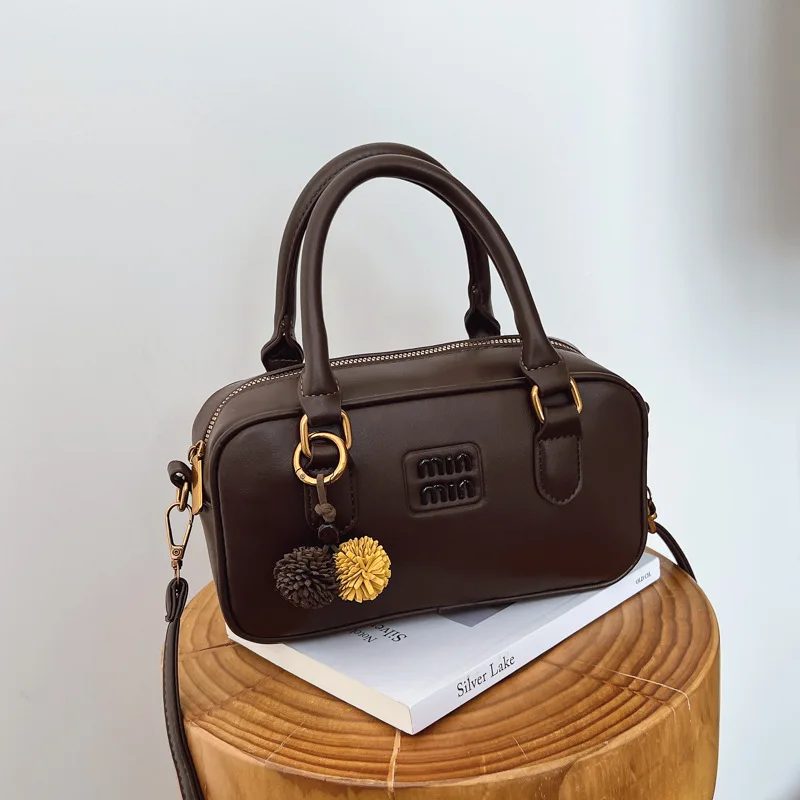 

2023 Новая женская сумка-подушка с пышной подушкой, сумка через плечо Soft Cloud, многосторонняя сумка через плечо, уютная и шикарная легкая веганская кожа