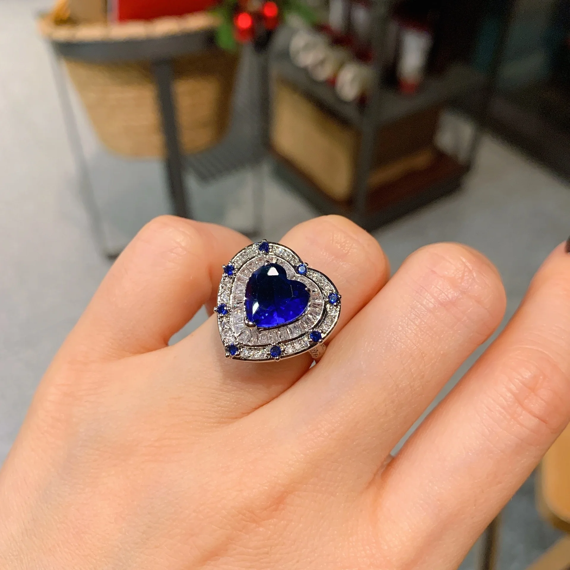 genuine Luxury brand real jewels New style temperament jewelry simulation red blue treasure heart-shaped ring refers to the mist