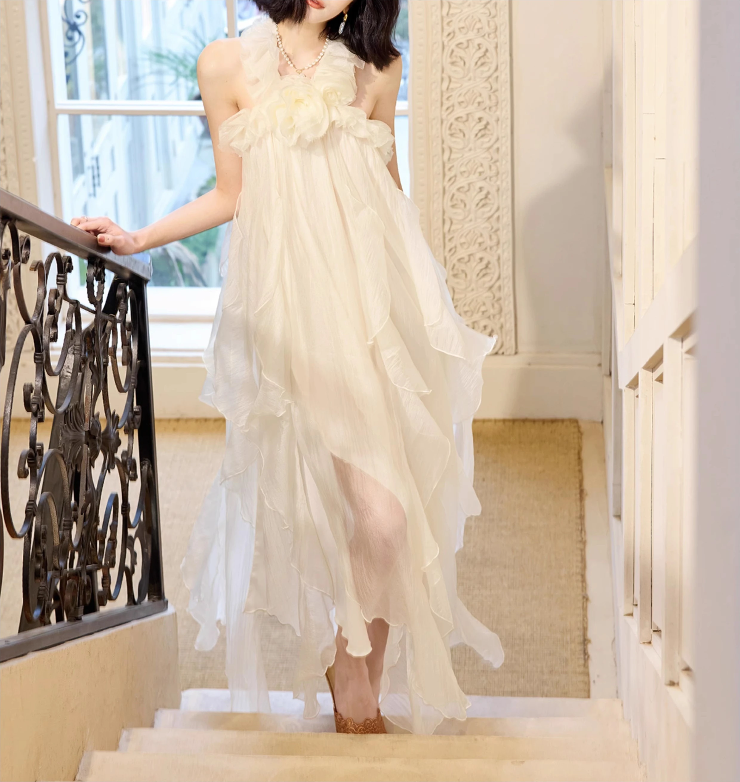 ベージュホルターエレガントドレス女性夏のホリデーパーティー背中の開いた Vestidos ボディコンイブニングパーティー休暇服女性