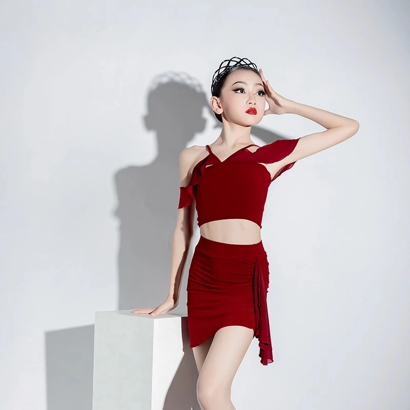 

Детская одежда для латинских танцев: красные платья для девочек, для ча-ча, румбы, самбы и других костюмов для латинских американских танцев.