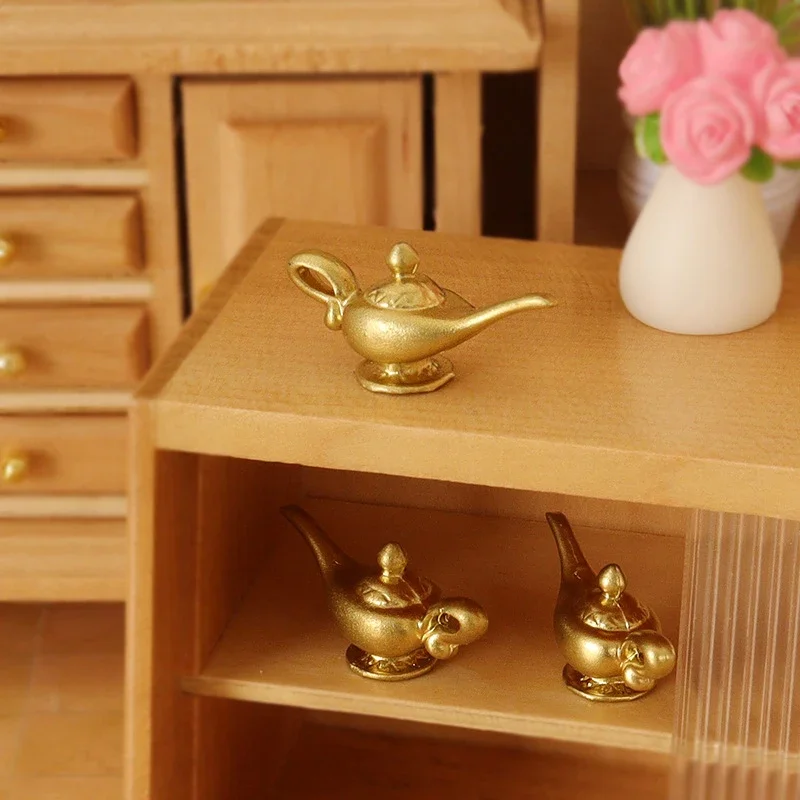 

Adorable Small Teapot Figurine for Dollhouse Simulation Accessories