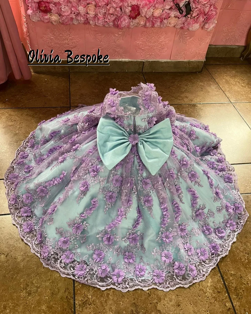 

Lavender Lace Flowers Sage Green Flower Girls Dresses For Wedding Party With Bow Princess Kid's Birthday Prom Dress Customized