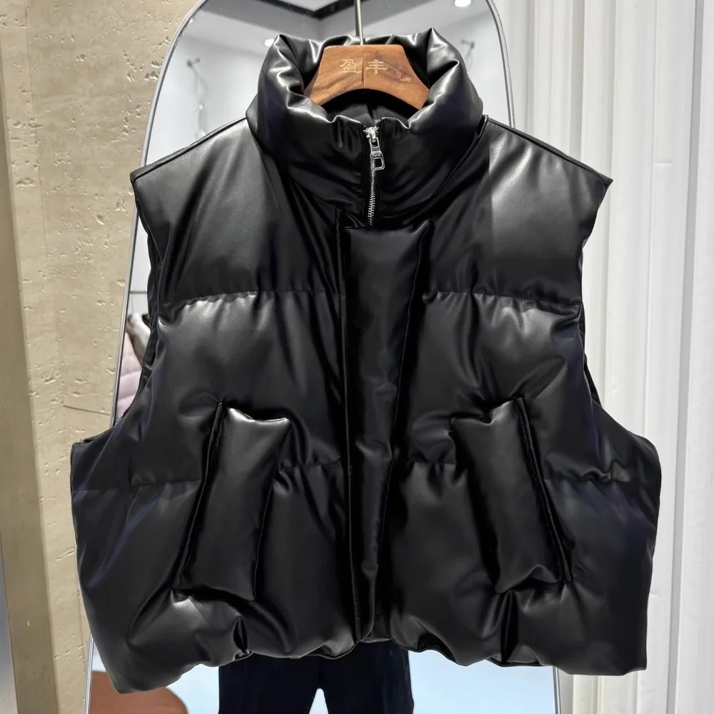 ضوء بطة أسفل سترة 2025 الشتاء الخريف فضفاض الشارع موضة المرأة الجديدة بولي Leather الجلود الوقوف طوق سترة صدرية معطف سميك