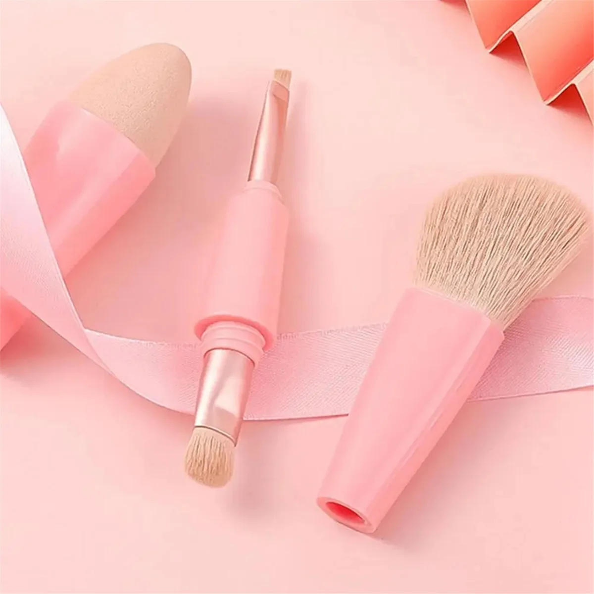 Pinceau de maquillage à double extrémité 4 en 1, brosse cosmétique de voyage rétractable, éponge multifonctionnelle anti-cernes pour fard à barrage