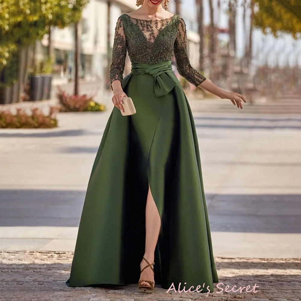 A-Line ซาตินชุดราตรีชุดราตรีคอเรือ 3/4 แขน Appliques ประดับด้วยลูกปัดจีบ Slit ความยาวชั้นที่กําหนดเอง