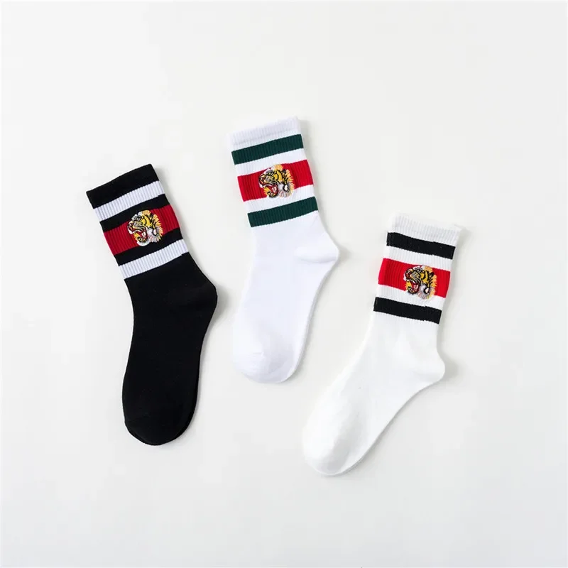 New Unisex Couple Tiger Head Embroidery Socks Men Women Mid Tube Sport Cotton Classic Casual Happy Funny Socks Hip Hop Sox Solid