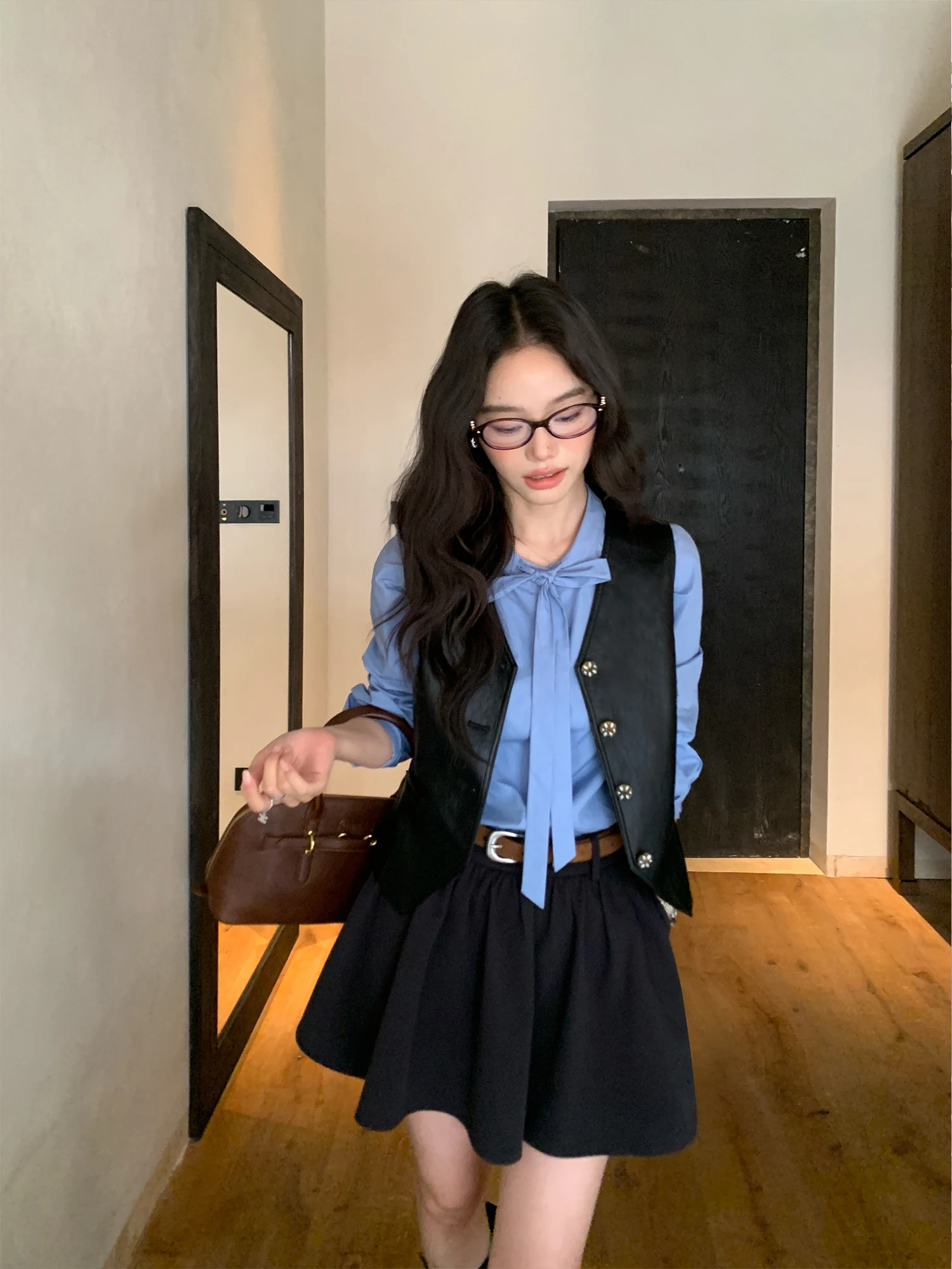 

Pusumede Retro ort PU Leather Vest Women's Design Sensation Waist Cinching Leather Jaet Street Sle V Ne Single ...