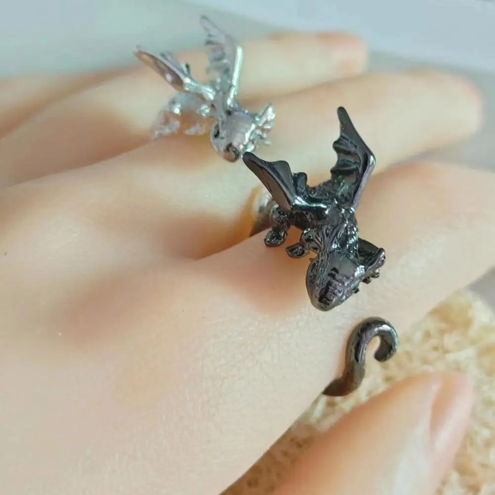 Vintage Dark Dragon Opening Rings dla mężczyzn Kobiety Śliczne zwierzę Srebrny kolor Metal Punk Fashion Finger Fashion Jewelry Party