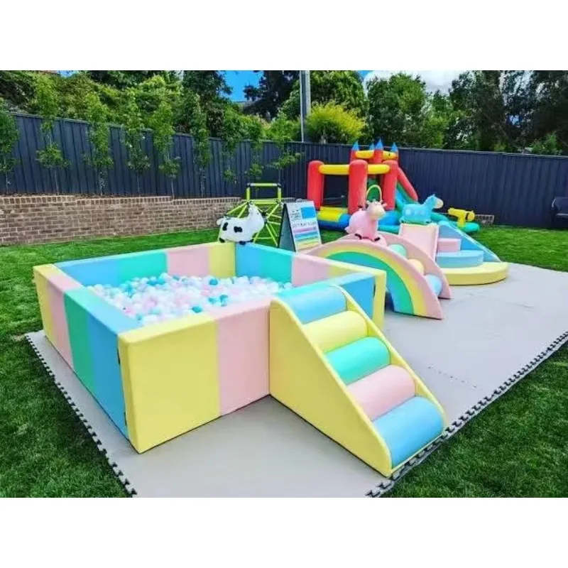 商業用ホワイトバウンスハウス、ソフトプレイボールピット、スライド付きソフトプレイ機器、パーティーレンタル用