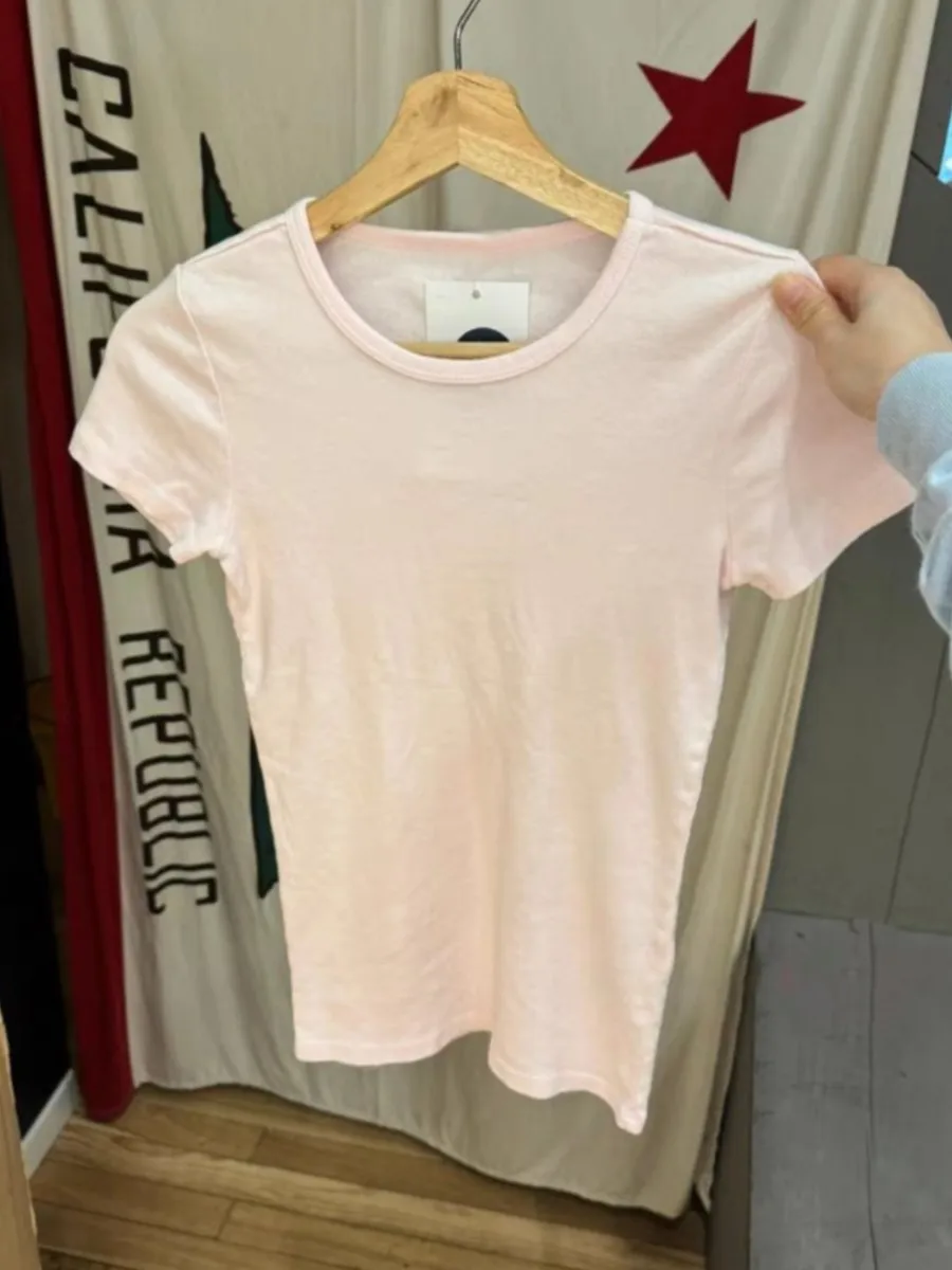 

Светло-розовая тонкая футболка женская летняя новая хлопковая футболка с круглым вырезом и коротким рукавом Повседневная милая милая простая базовая футболка Топ Y2K