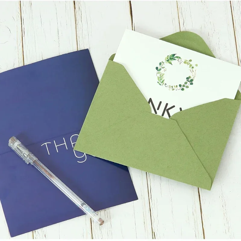 50pcs Retro สีเขียวซองจดหมาย 120g กระดาษคราฟท์ 184x133 มม.คําเชิญงานแต่งงานธุรกิจ Supplie โปสการ์ด Giftbox บรรจุภัณฑ์เครื่องเขียน