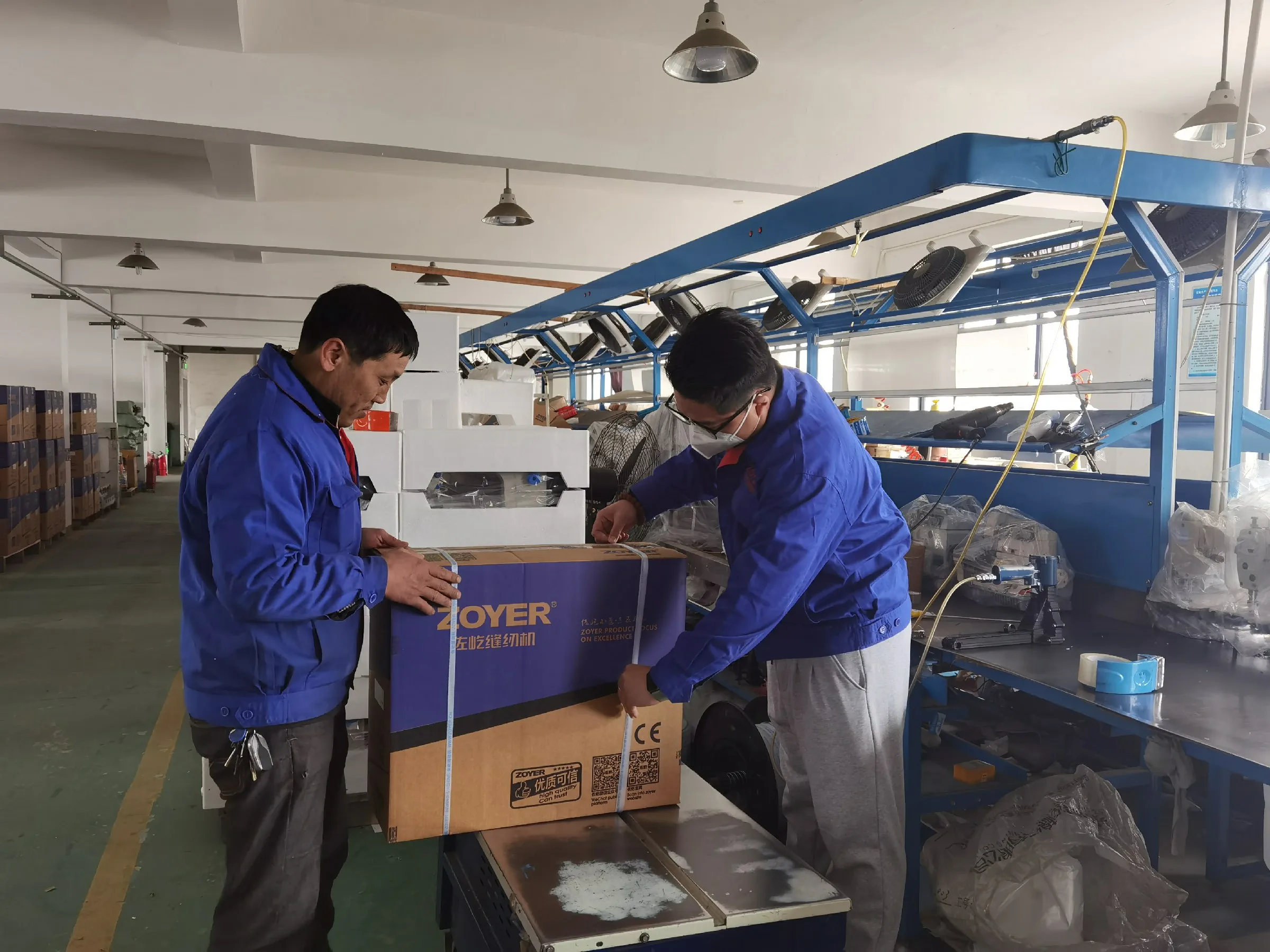 ZY1850 Auto Buttonhole Cutter CE Certified Programmable Single Needle Chain Stitch Computerized Bar Tack Cylinder-Bed Motor