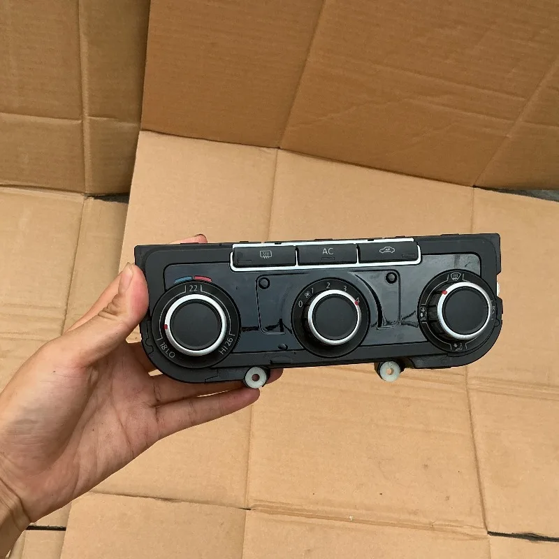 

Переключатель кондиционера для Volkswagen Sagitar, Magotan, Golf 6, Tiguan (б/у автозапчасти)