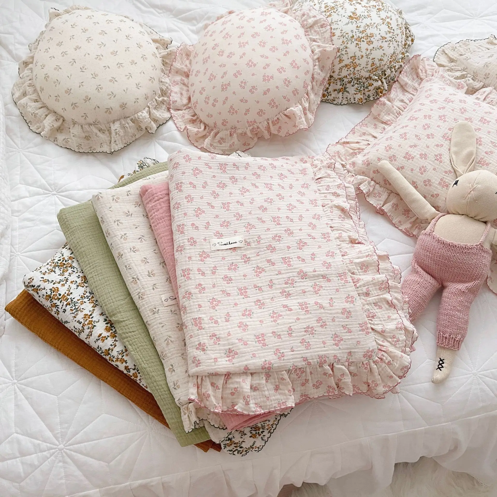 Korean Floral Printed Muslin Cotton Baby Bedding Set Girls Infant Kids Cot Crib Bedding Set Duvet Cover+ Flat Sheet + Pillowcase