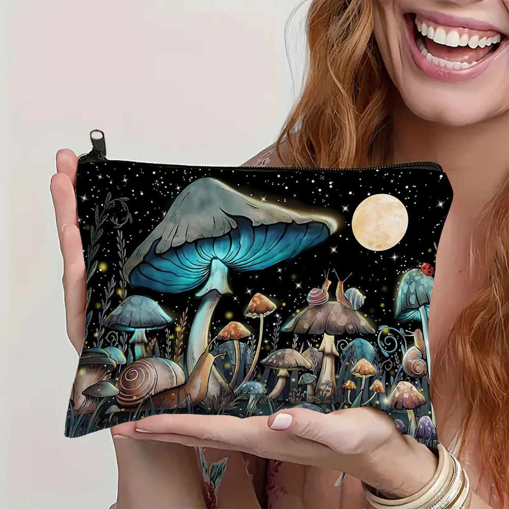 حقيبة مكياج منقوشة بالفطر مع سحاب للإغلاق، حقيبة أدوات زينة كبيرة بتصميم كاجوال للنساء حقيبة مستحضرات التجميل الخشخاش لحقيبة السفر #2