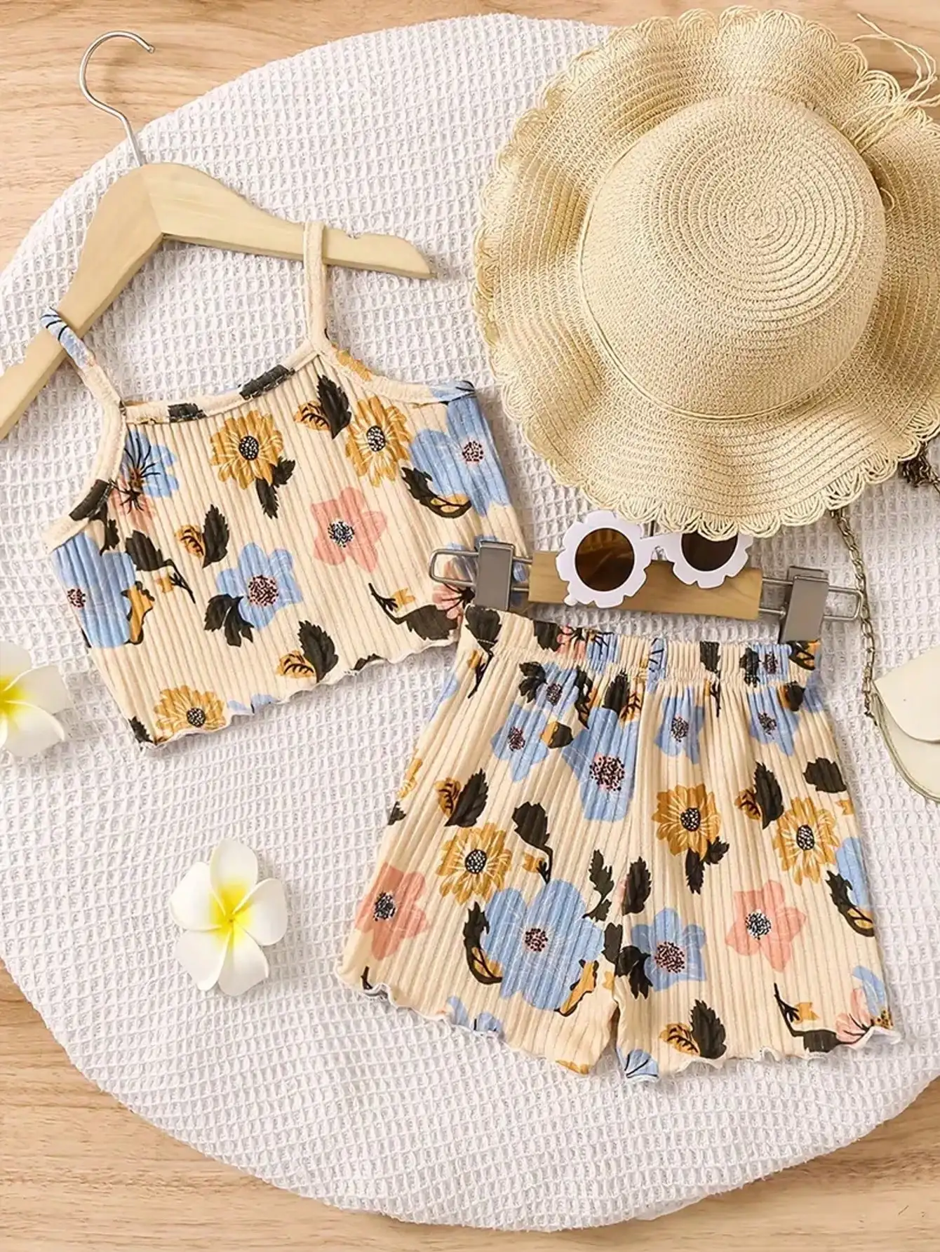Süßes Sommer-Set für Mädchen: Kurzärmeliges Top und Shorts, Liebliches Alltags- und Reiseoutfit für Kinder – Detail 3