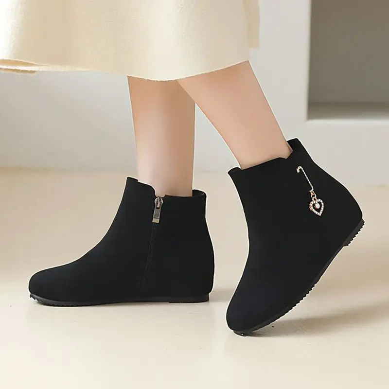 

Girseaby Elegant Women's Ankle Boots Round Toe 4cm Increased Heel Flock Suede Zipper Metal Detail Big Size 41-43 Daily Style