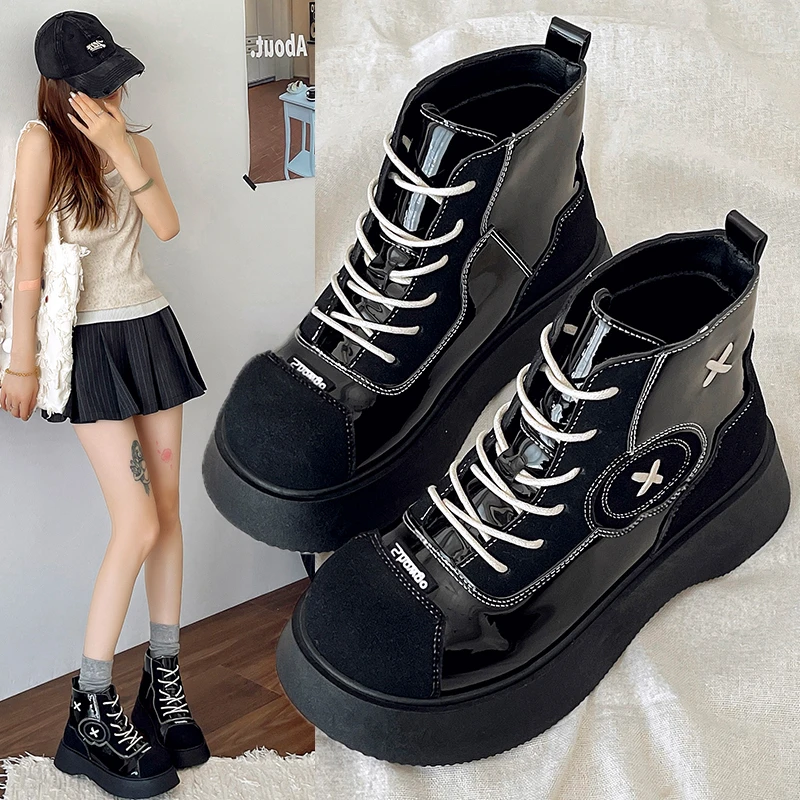 

2025 New Gothic Hot Girl Shoes Middle Follow Round Head Cross Spider Decoration Punk Style Light Knight Dark Style Women's Shoes