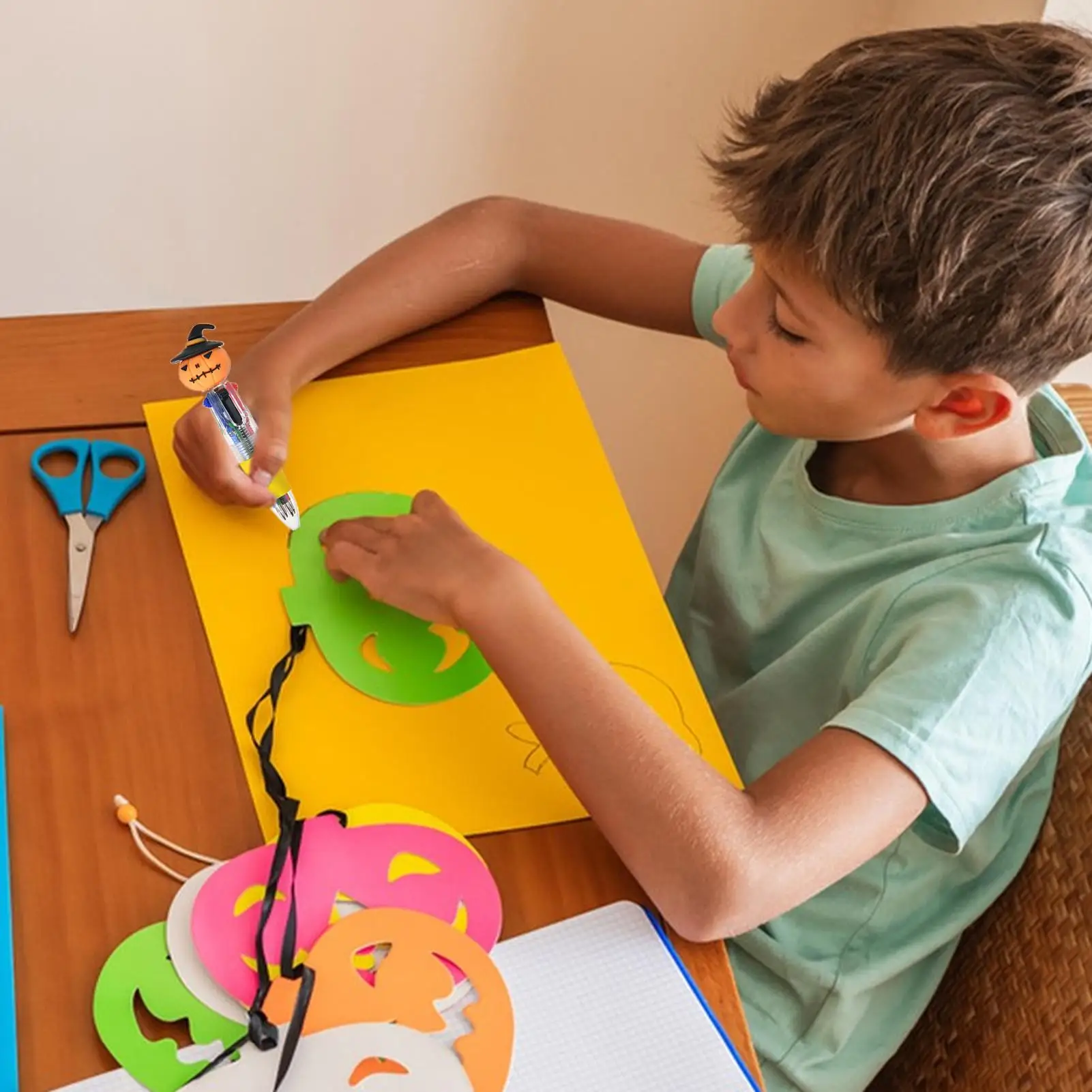 

Ballpoint Pen 20 Pieces Ghost Pumpkin Witch Writing Pens 4-colors Ergonomic Quick Drying Smooth Cute Halloween Stationery For